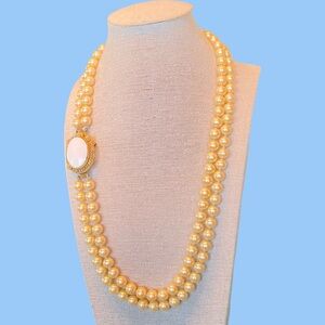 Elegant Champagne Faux Pearl Necklace with White Accent Being the clasp